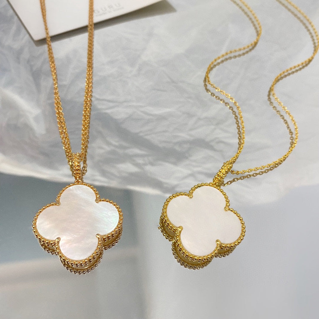 [Luna Brilliance]CLOVER 25MM MOP LARGE PENDANT NECKLACE