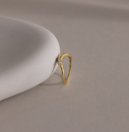 Zen Diamond Curve Ring