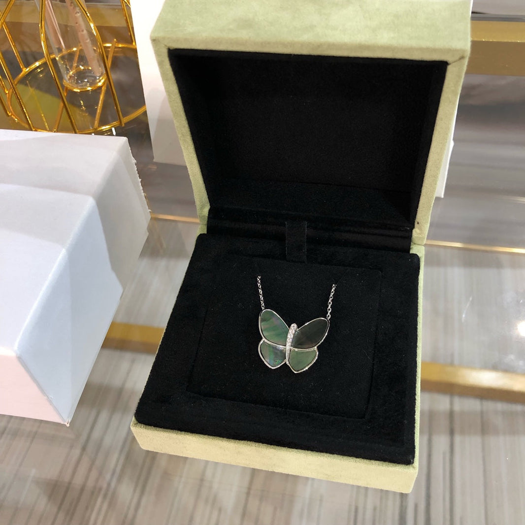 [Luna Brilliance]LARGE BUTTERFLY SILVER PENDANT DIAMOND NECKLACE